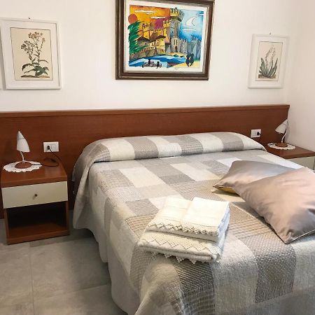 Casa Mary Due - Trilocale Con Giardino Privato A Due Passi Dal Lago سيرمِيوني المظهر الخارجي الصورة