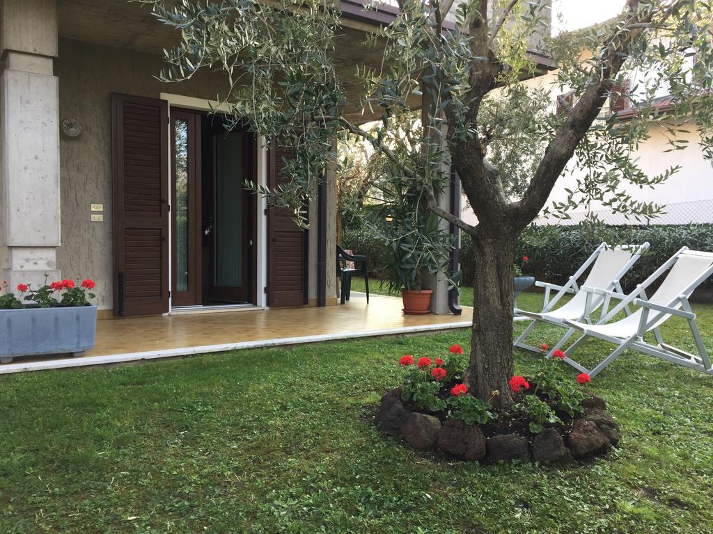 Casa Mary Due - Trilocale Con Giardino Privato A Due Passi Dal Lago سيرمِيوني المظهر الخارجي الصورة