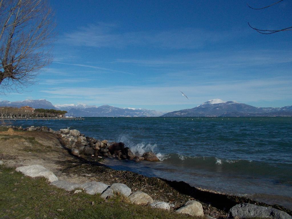 Casa Mary Due - Trilocale Con Giardino Privato A Due Passi Dal Lago سيرمِيوني المظهر الخارجي الصورة