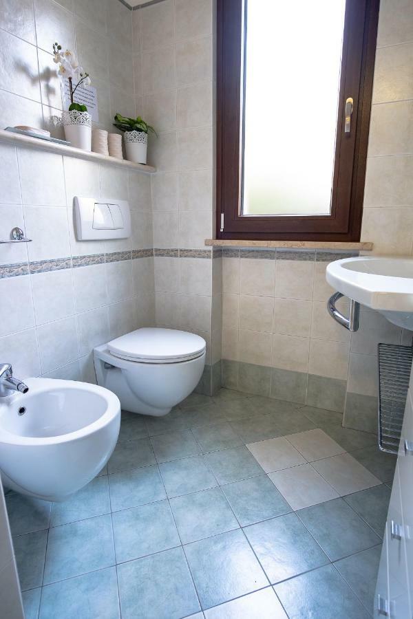 Casa Mary Due - Trilocale Con Giardino Privato A Due Passi Dal Lago سيرمِيوني المظهر الخارجي الصورة